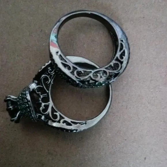 Green and Silver Women's Ring size 8 - Picture 4 of 8